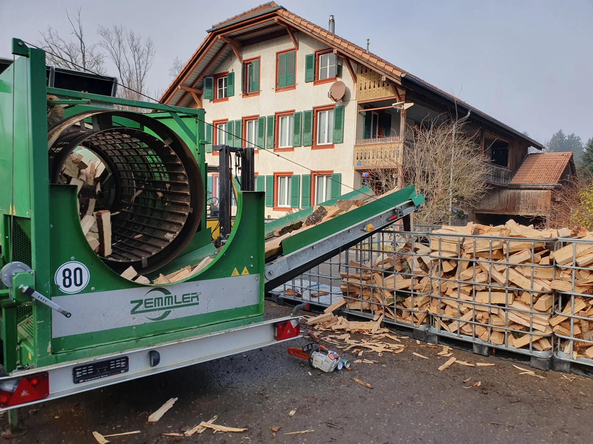 Trommelsieb in der Brennholzproduktion